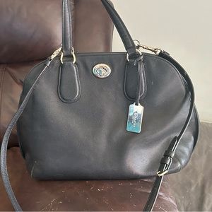 Coach black leather back, inside zipper broken otherwise perfect condition